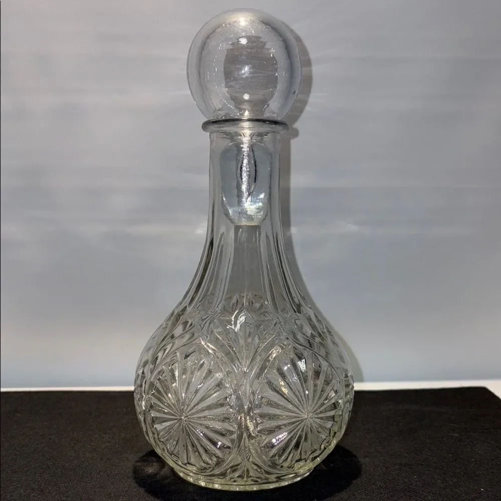 Elegant Clear Glass Decanter